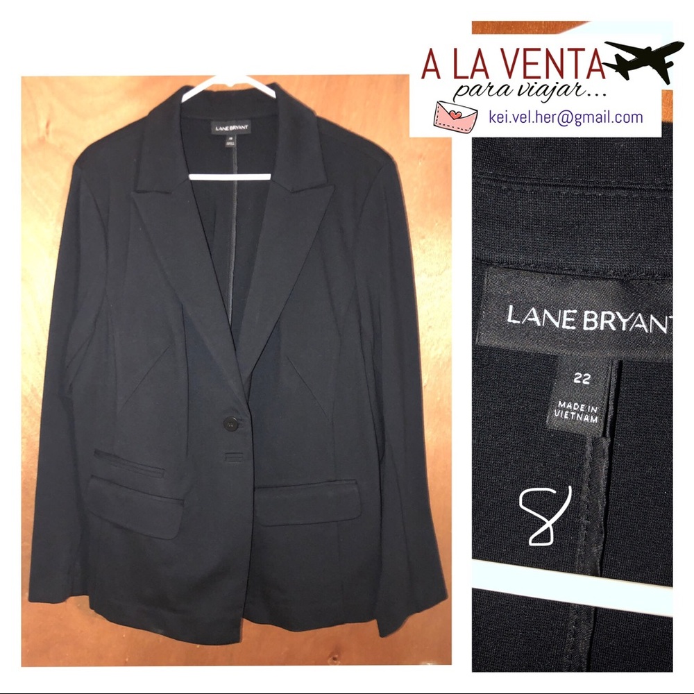 Long sleeve black profesional jacket.